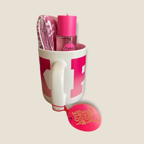 Victorias Secret PINK Fresh & Clean Mug Giftset with Cozy Socks - Picture 4 of 7